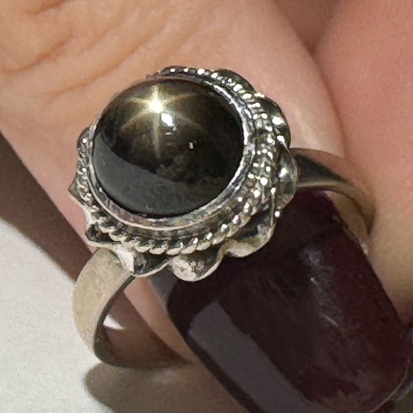RARE! Star Sapphire Estate Ring 18K Gold Size about 7.5 Genuine Black Sapphire - Picture 9 of 17